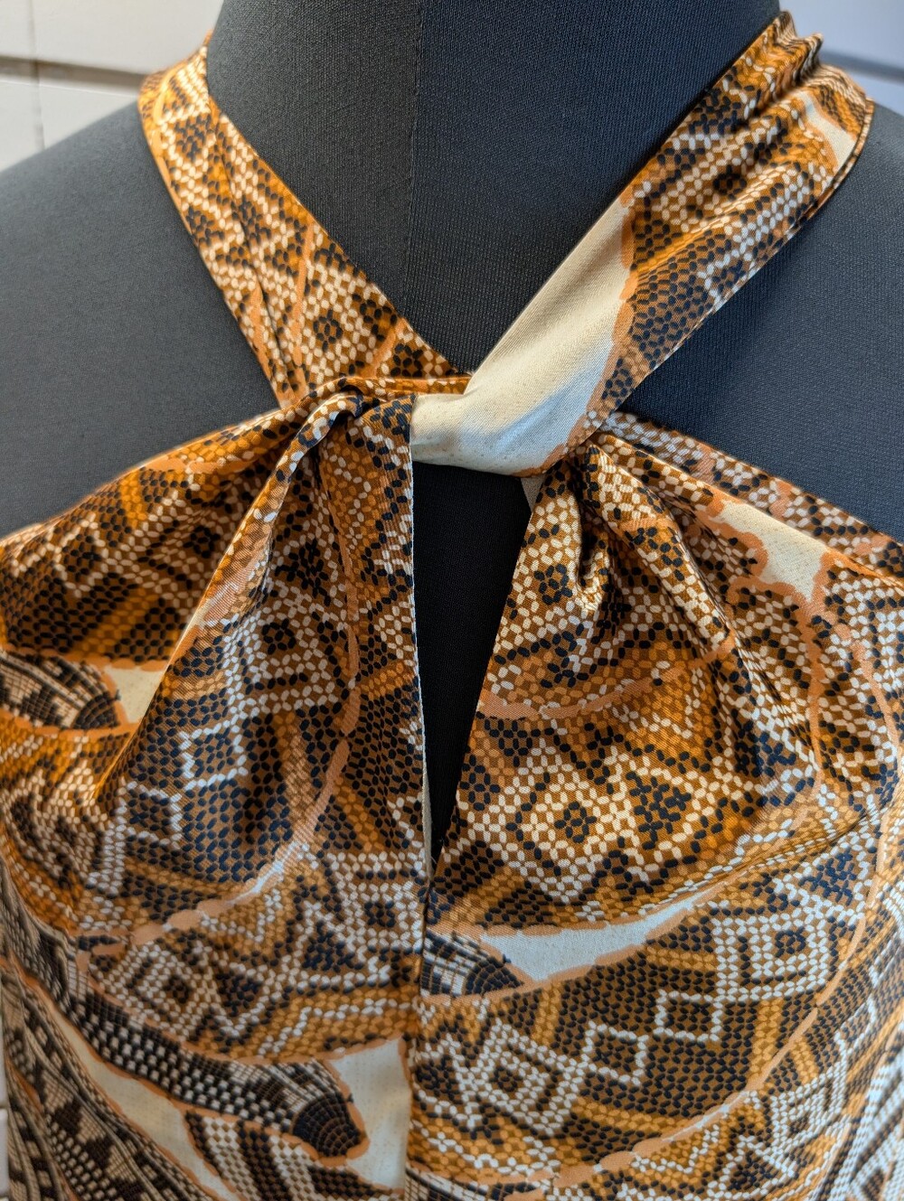 Rachel Zoe Brown and Cream Satin Print Twist Keyhole Neck Tank Top Small NWT! - Picture 2 of 9
